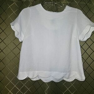 Monteau Los Angeles brand womens white blouse with scalloped sleeves size small